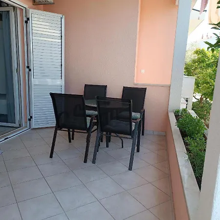 Apartament 2 *